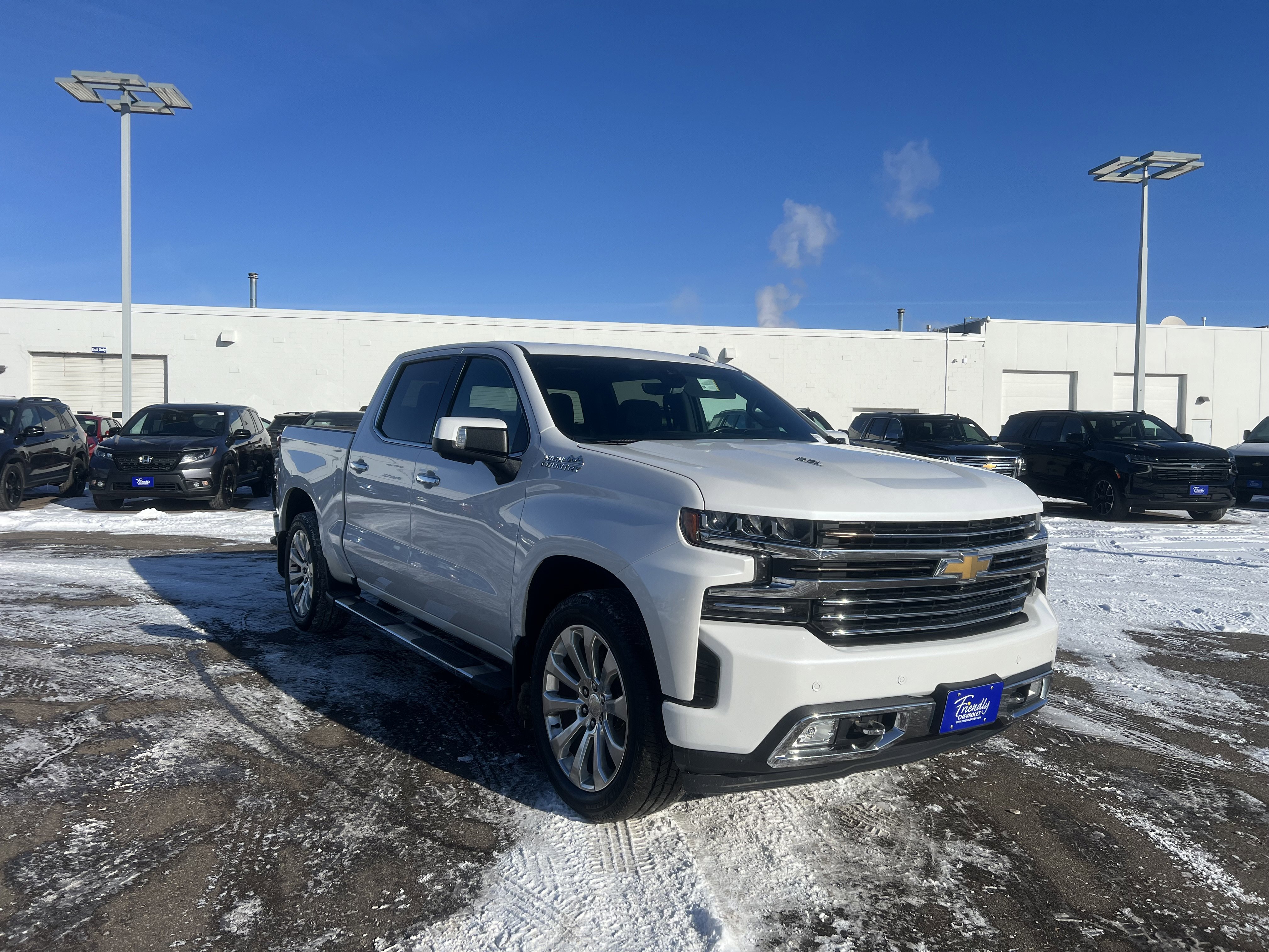Used 2019 Chevrolet Silverado 1500 High Country w/ Technology Package image 3