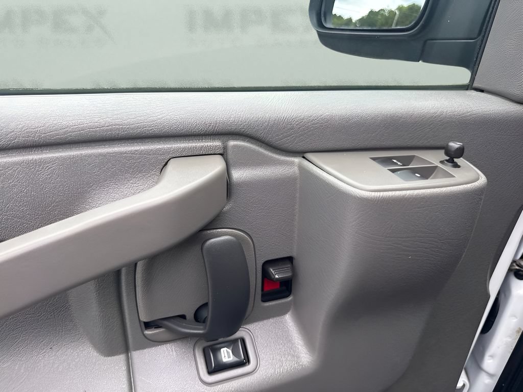 Used 2025 Chevrolet Express 3500 LS RWD image 18