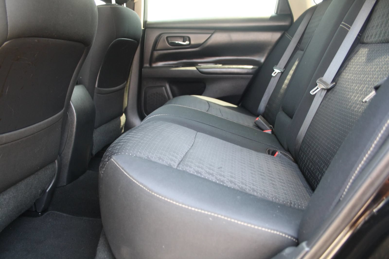 Used 2016 Nissan Altima 2.5 S w/ Interior Lighting Package FWD image 17