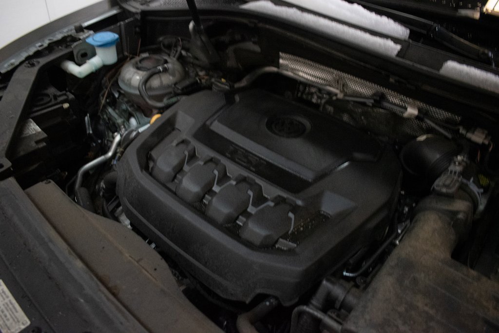 Used 2022 Volkswagen Tiguan SE R-Line image 10