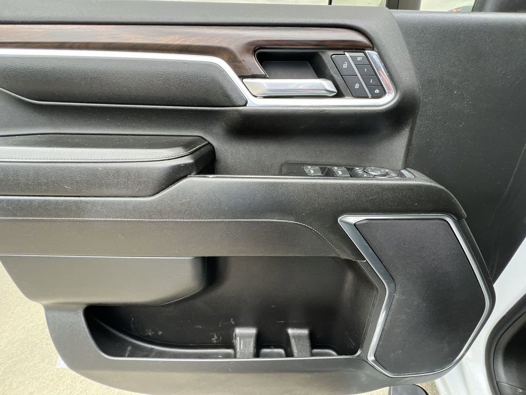 Used 2024 GMC Sierra 2500 SLT w/ LPO, GMC Protection Package image 32