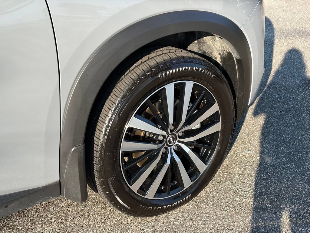 Certified 2025 Nissan Pathfinder Platinum FWD image 10