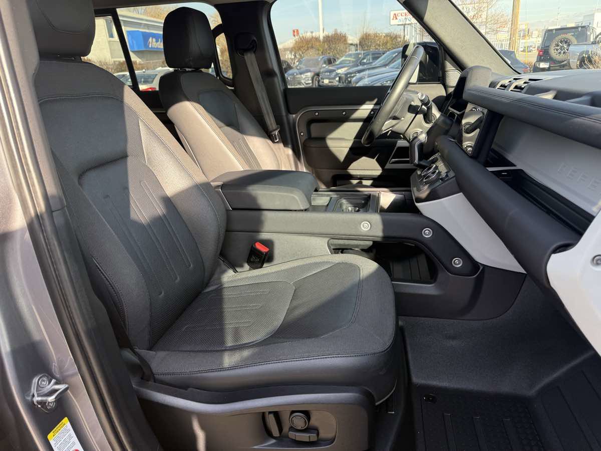 Used 2021 Land Rover Defender 110 SE image 22