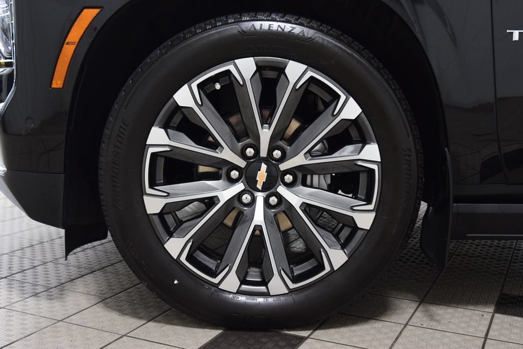 Used 2025 Chevrolet Tahoe High Country AWD/4WD image 29