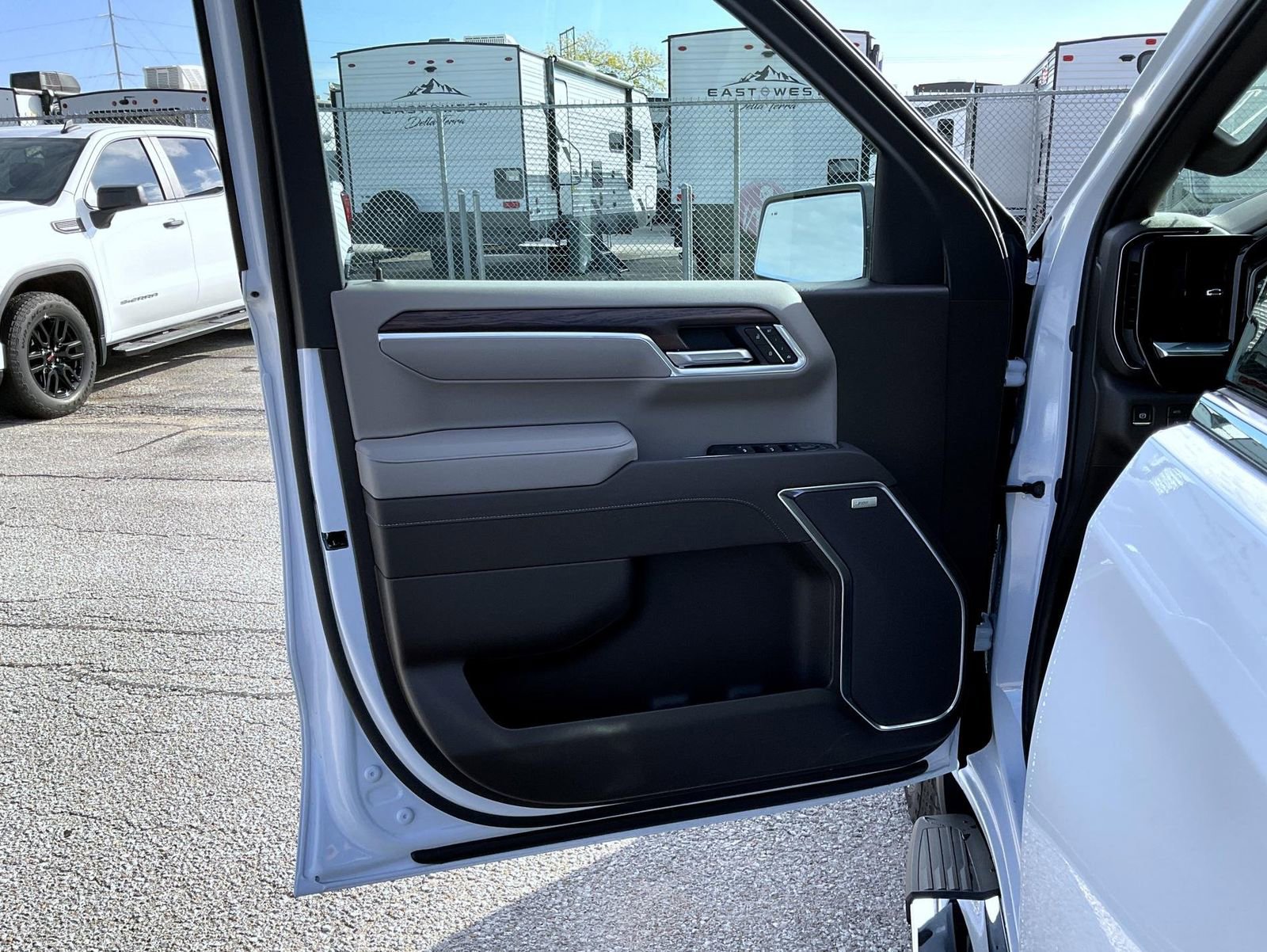 New 2026 GMC Sierra 1500 SLT w/ SLT Premium Plus Package image 9
