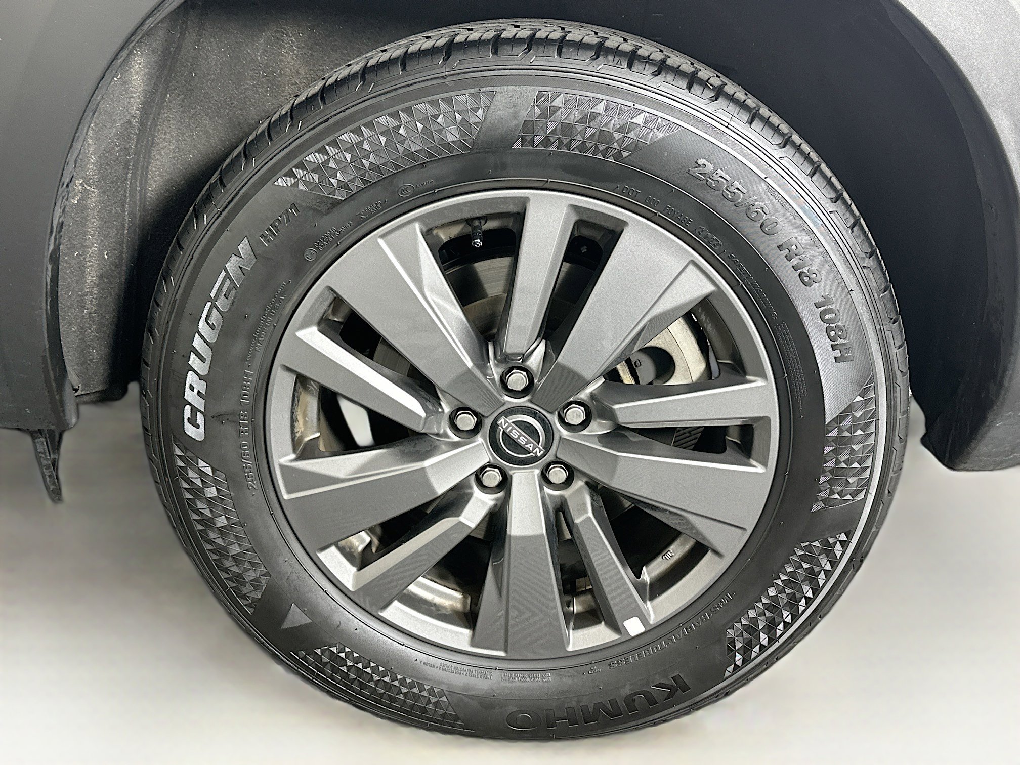 Used 2025 Nissan Pathfinder SV image 11