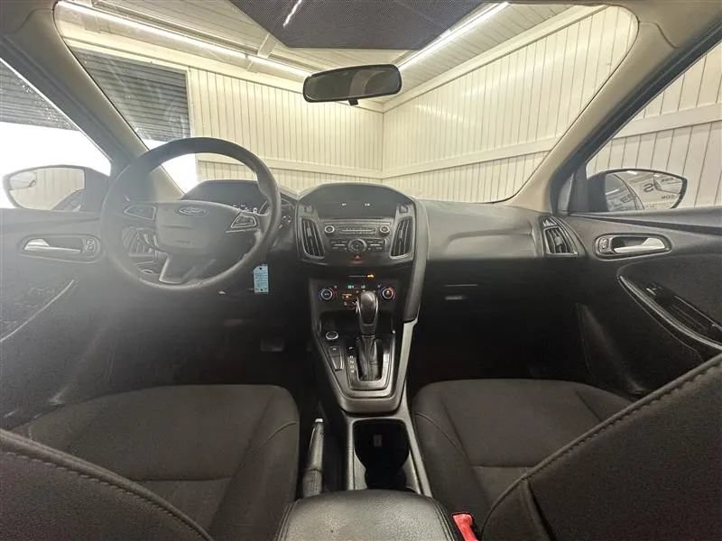Used 2017 Ford Focus SE FWD image 16