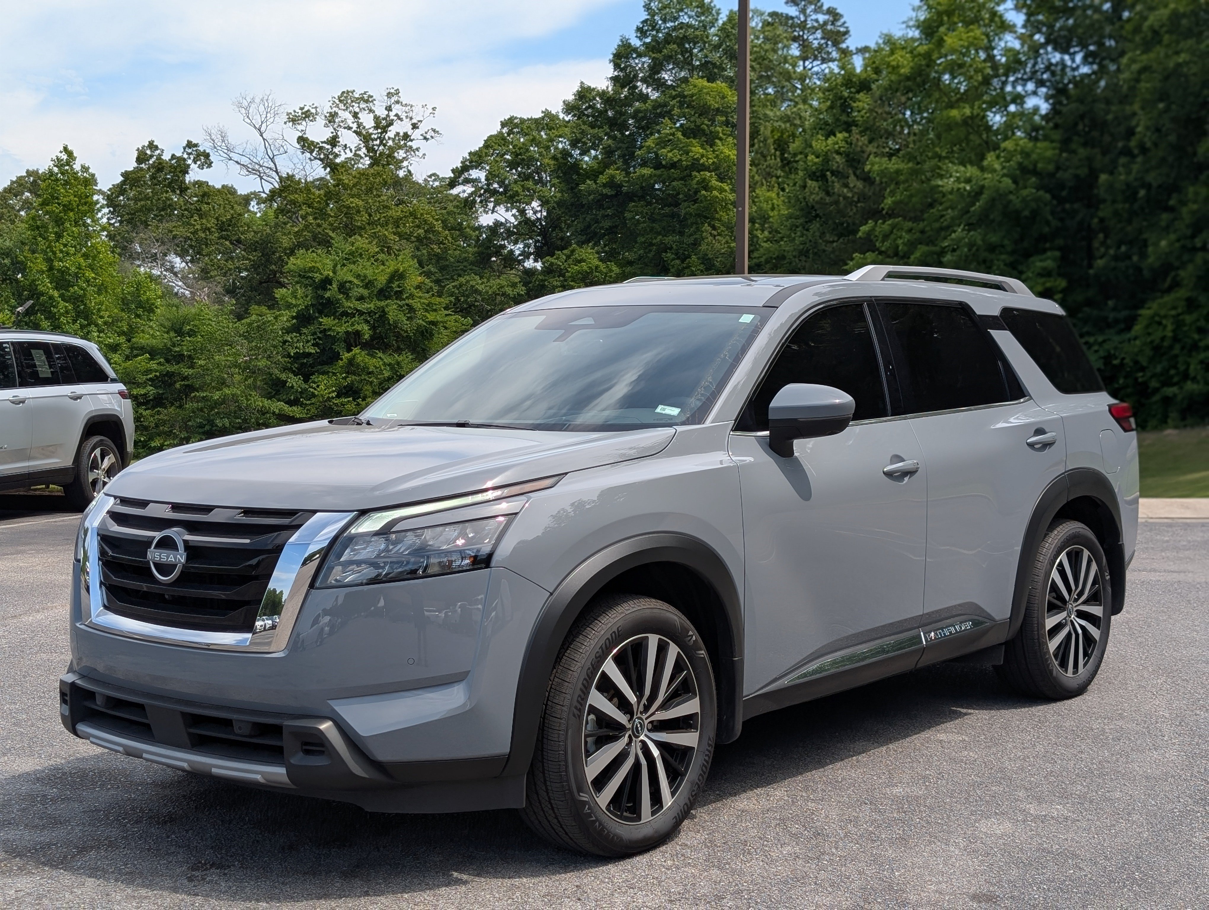 Used 2025 Nissan Pathfinder Platinum w/ Cargo Package FWD image 5