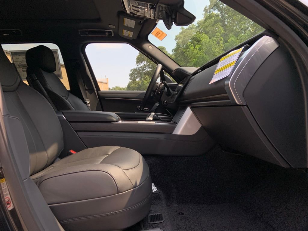 New 2025 Land Rover Range Rover SE image 15