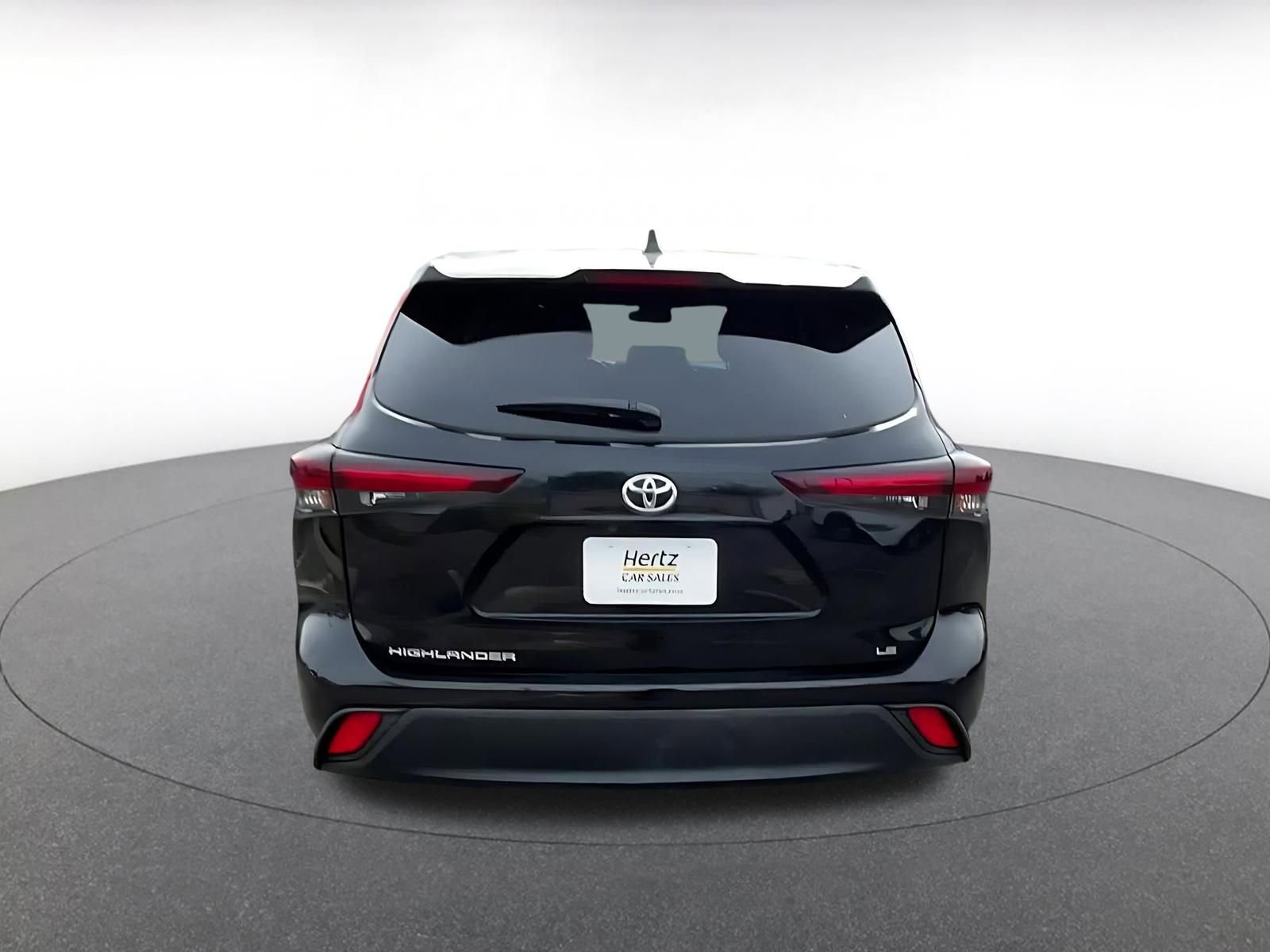Used 2025 Toyota Highlander LE image 12