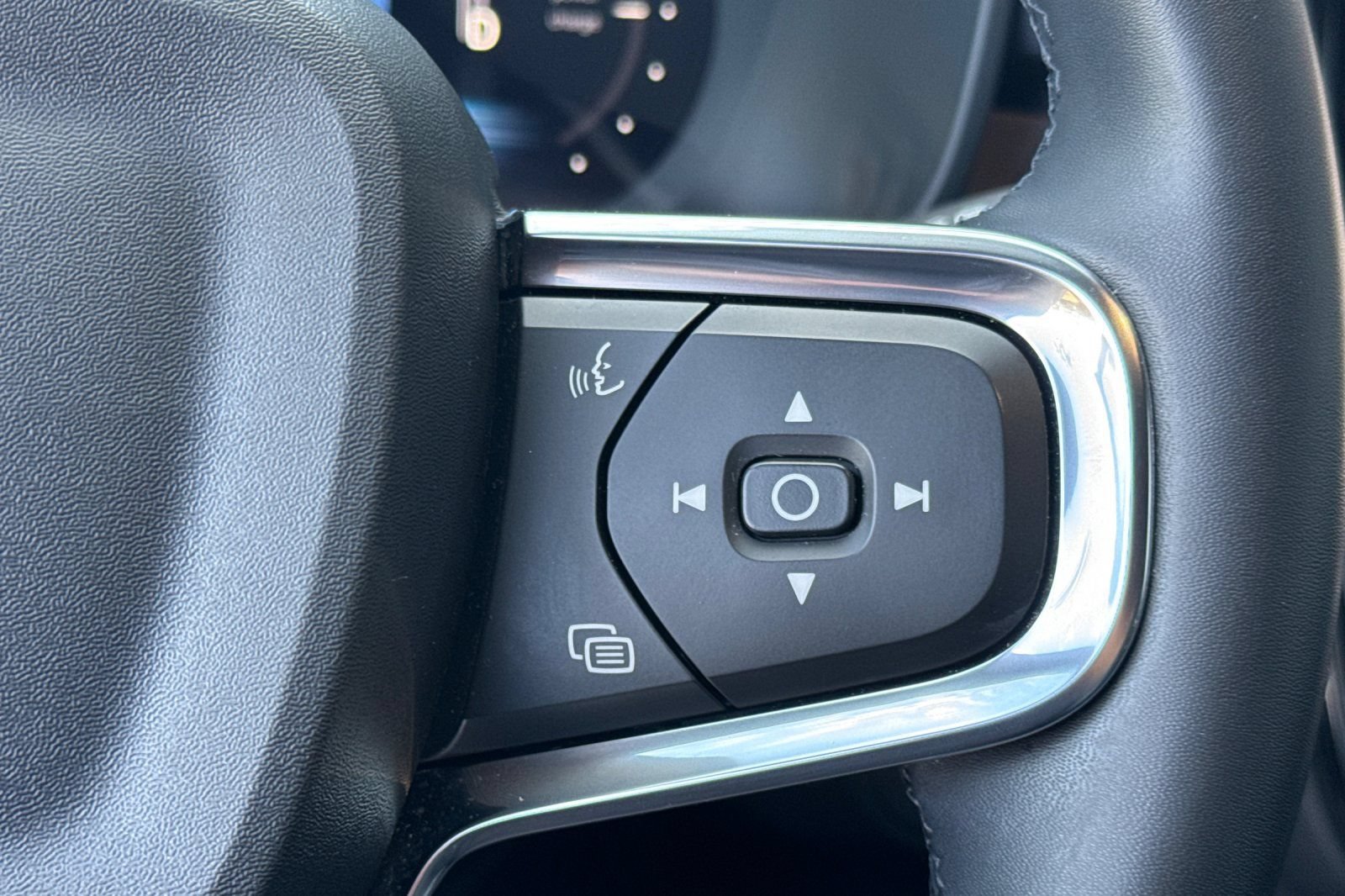 Used 2023 Volvo XC40 Recharge Ultimate AWD/4WD image 28