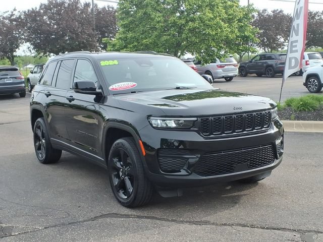Certified 2024 Jeep Grand Cherokee Altitude AWD/4WD image 3