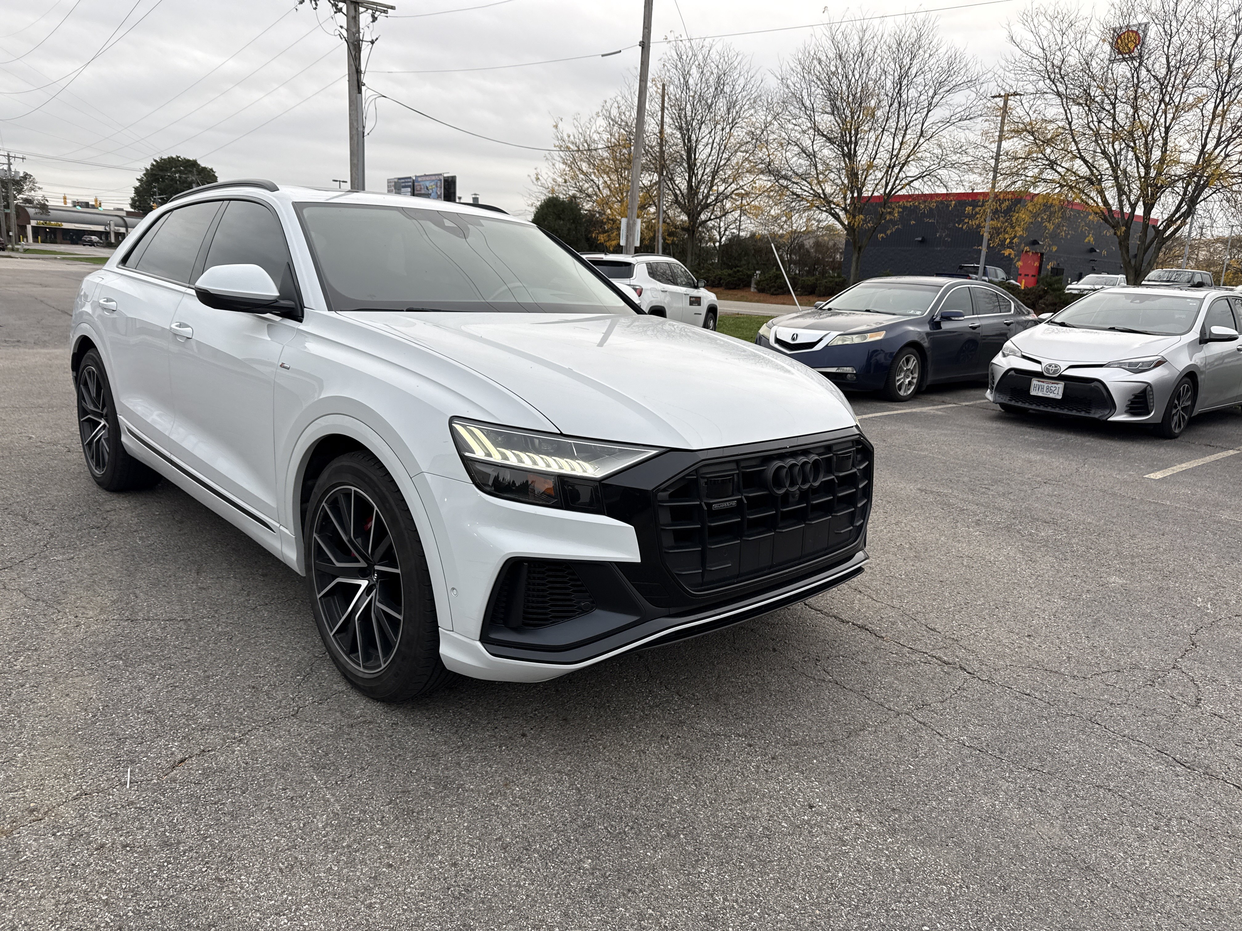 Used 2019 Audi Q8 Prestige w/ Luxury Package AWD/4WD image 2