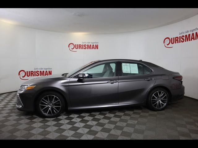 Used 2023 Toyota Camry XLE w/ Cold Weather Package image 7