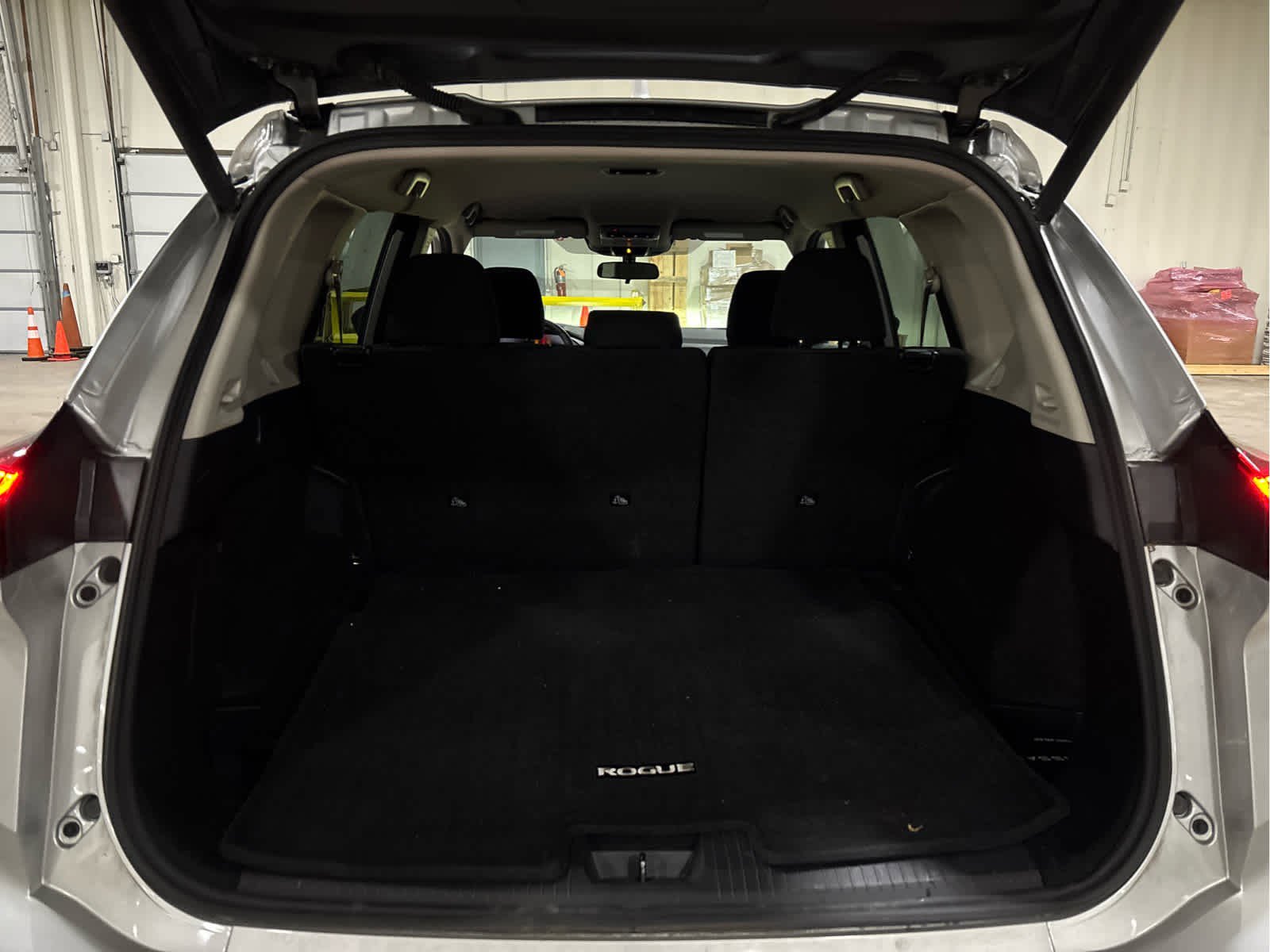 Used 2025 Nissan Rogue SV image 7