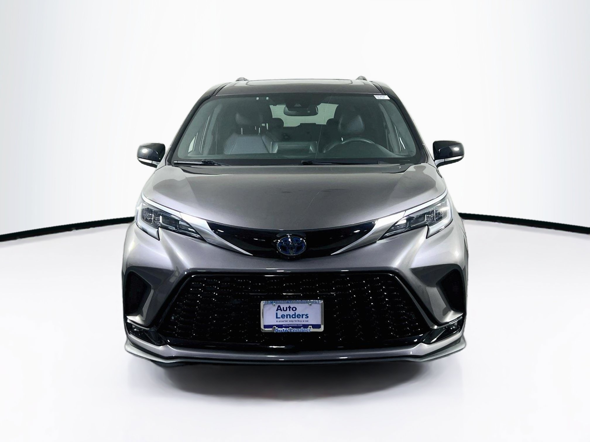 Used 2022 Toyota Sienna XSE AWD/4WD image 2