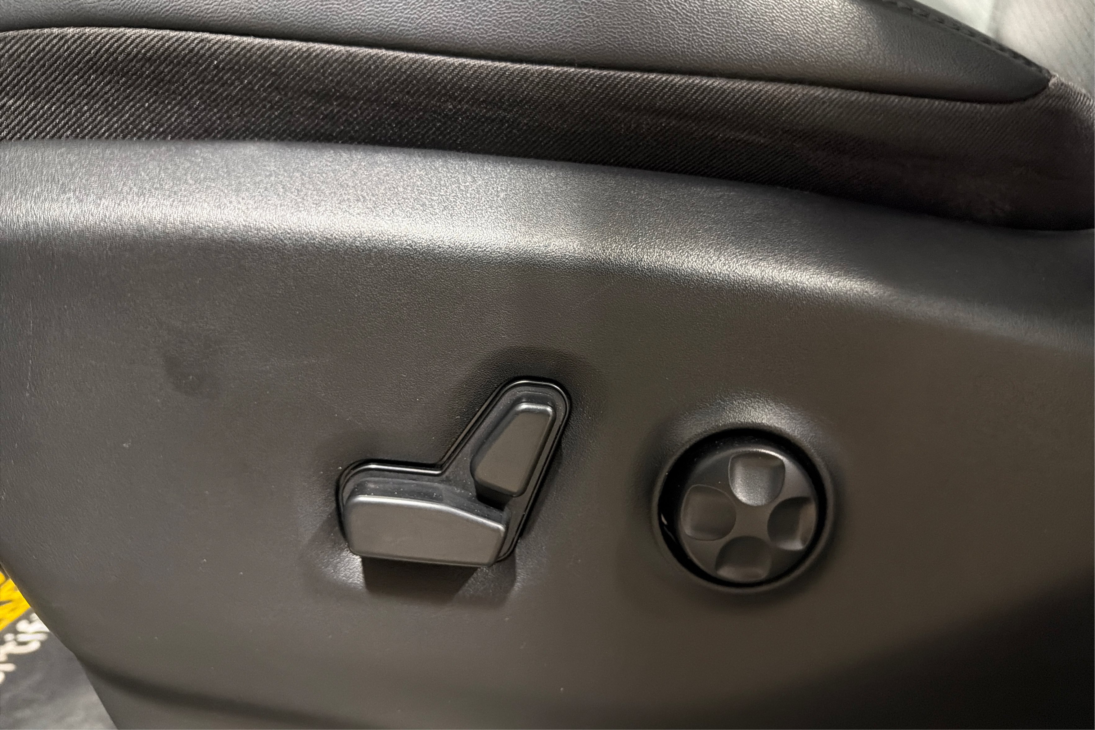 Used 2024 Chrysler Pacifica Touring-L FWD image 19