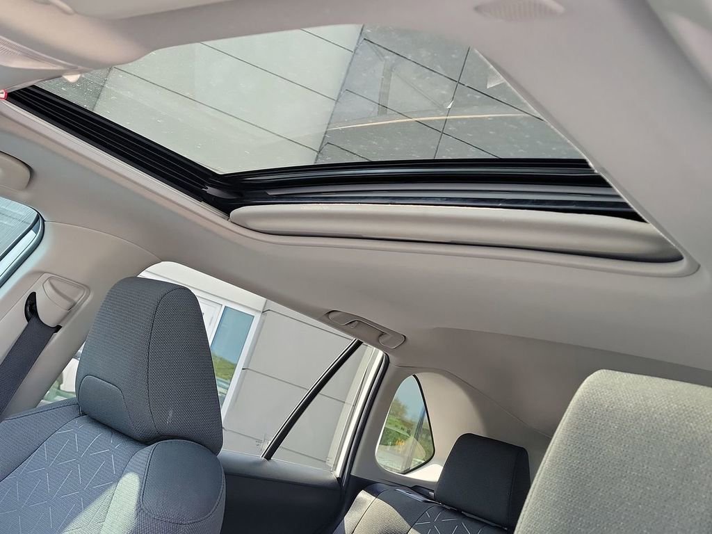 Used 2023 Toyota RAV4 XLE w/ Convenience Package image 28