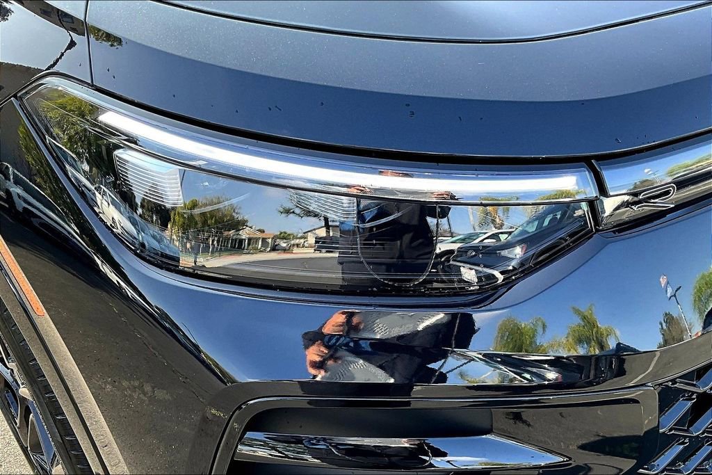 New 2026 Volkswagen Tiguan SE R-Line image 30