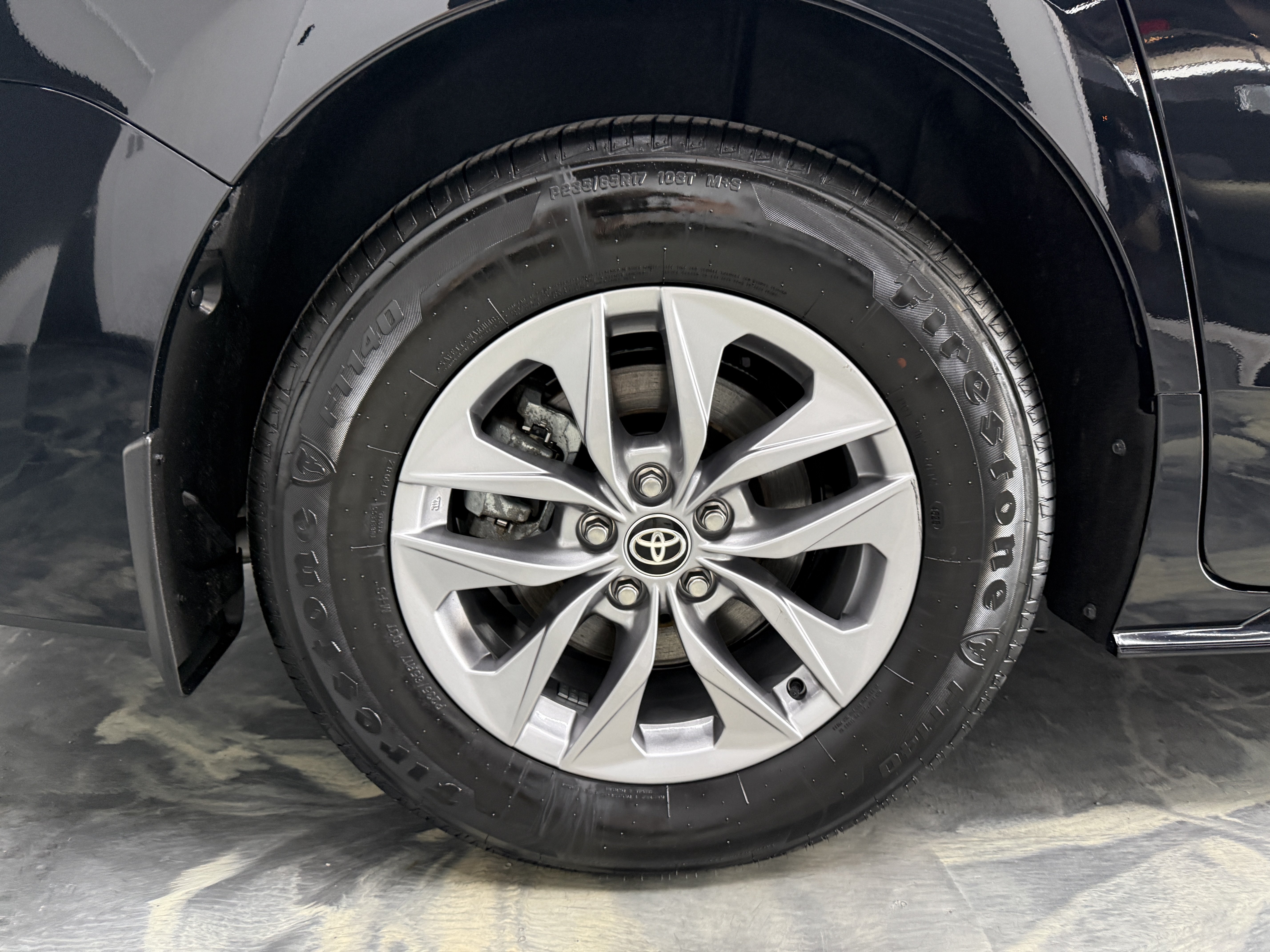 Used 2026 Toyota Sienna XLE FWD image 32