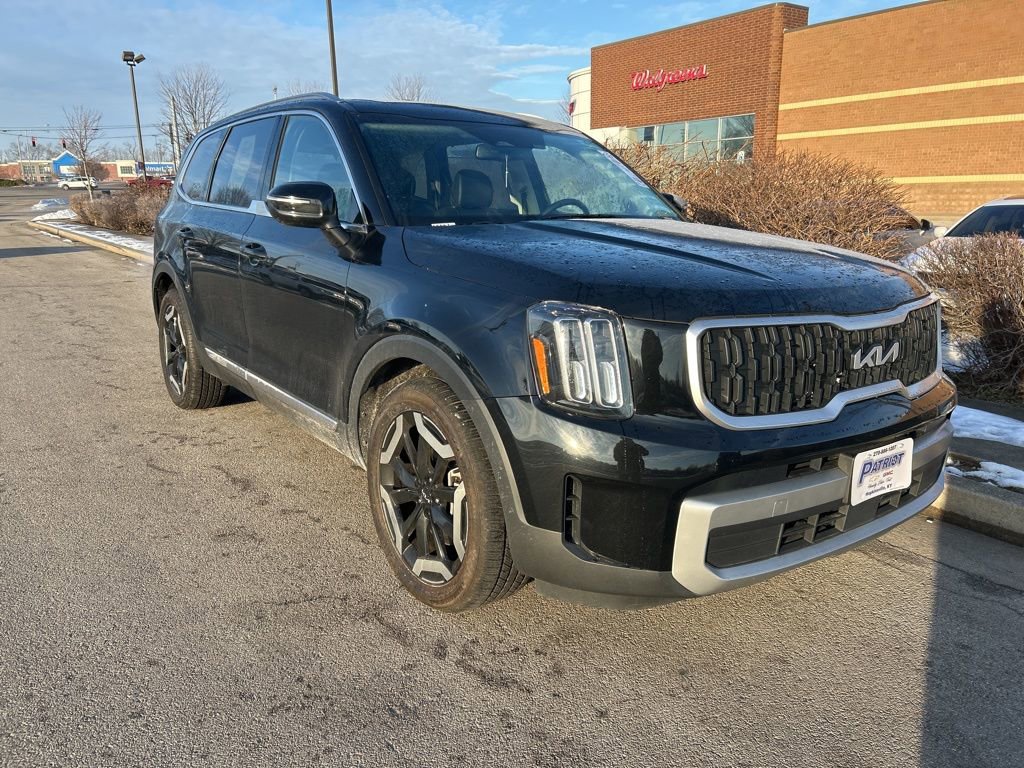 Used 2023 Kia Telluride EX image 2