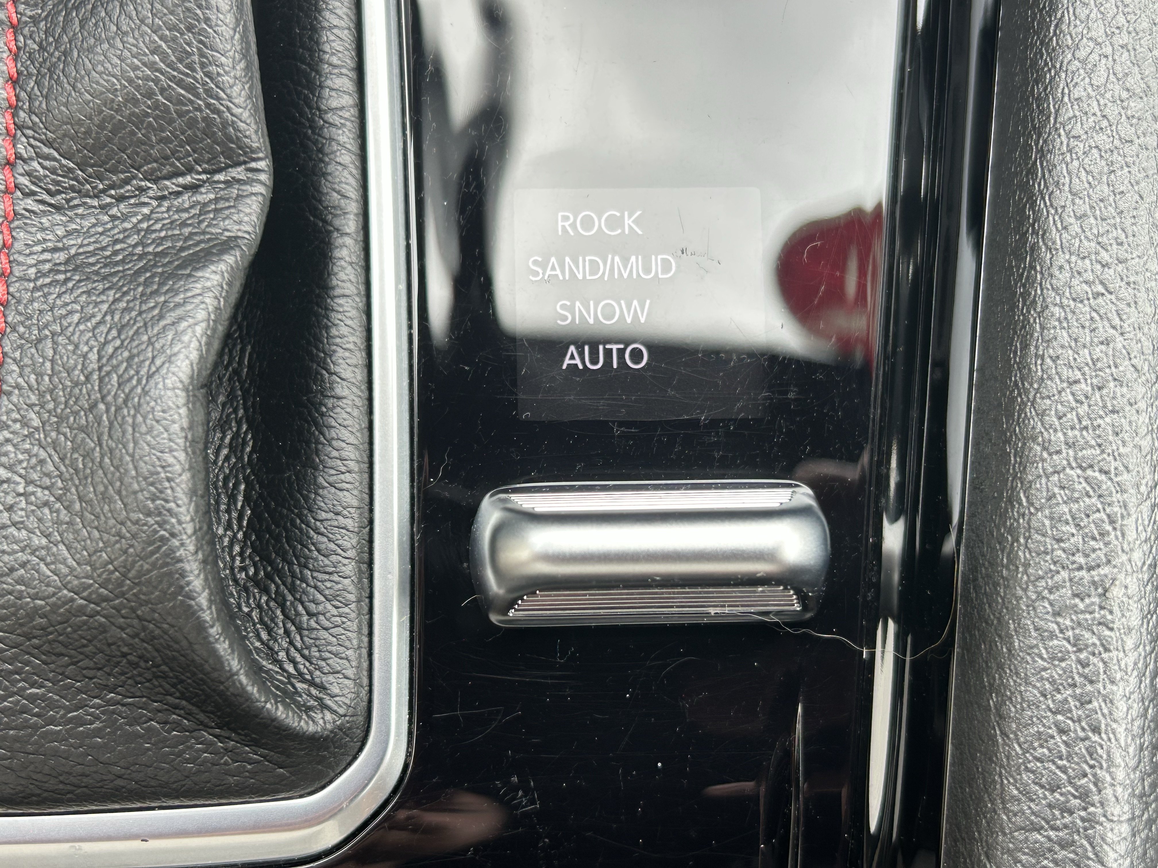 Used 2025 Jeep Compass Trailhawk AWD/4WD image 33