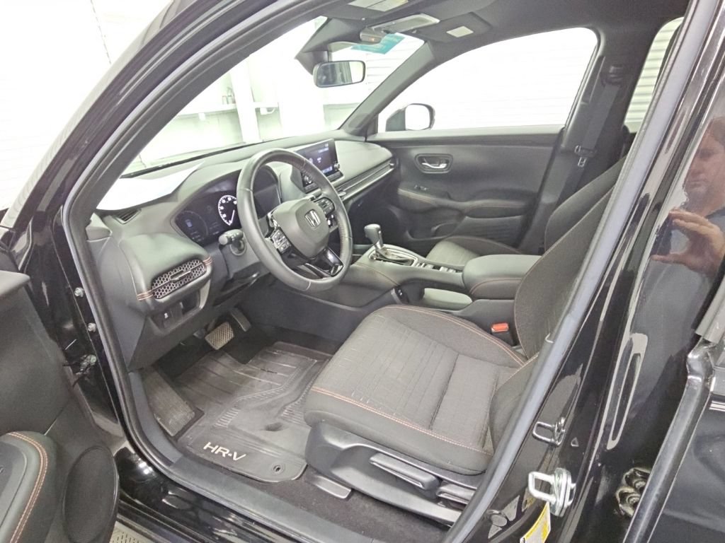 Used 2025 Honda HR-V Sport image 11