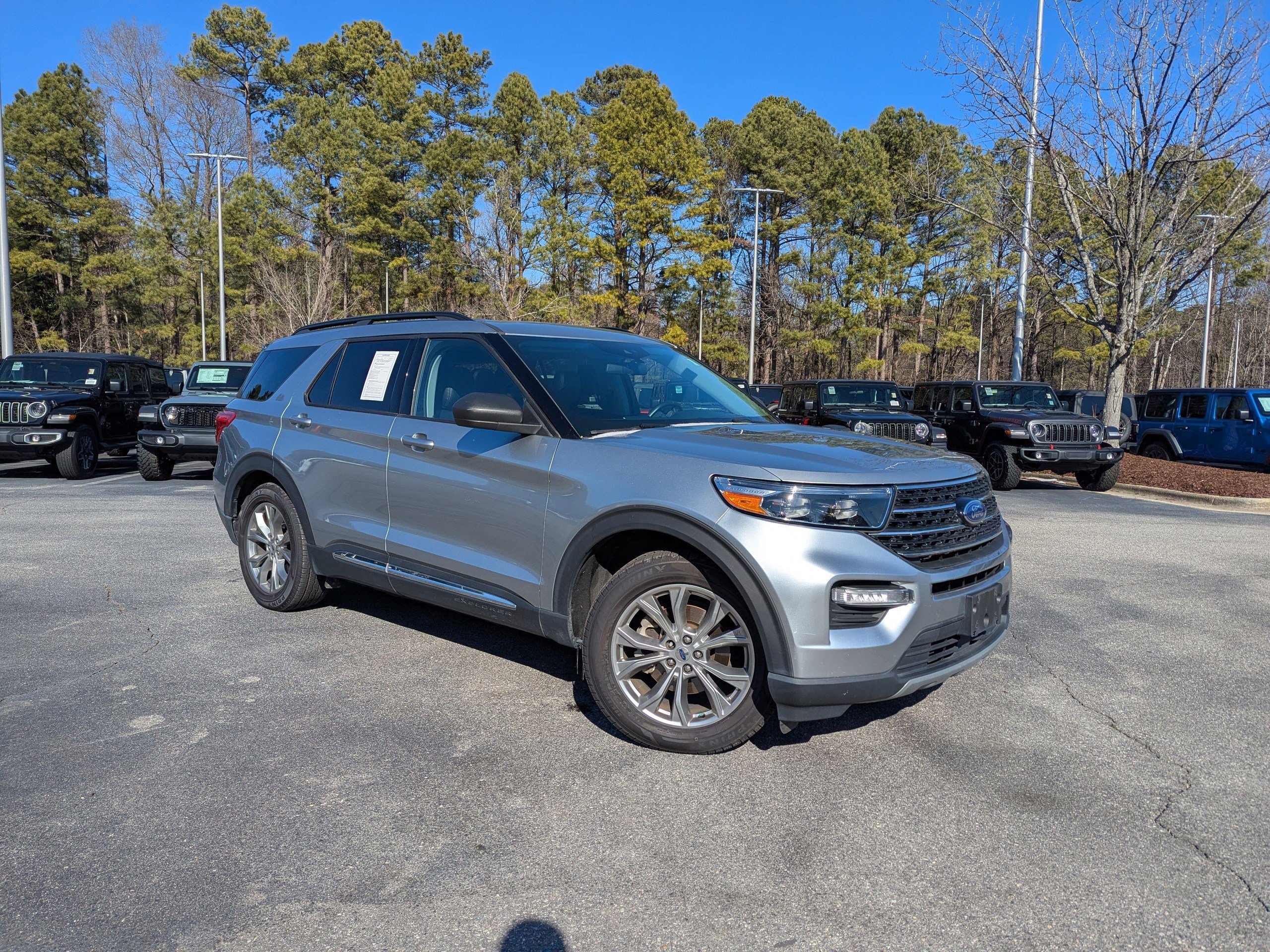 Used 2020 Ford Explorer XLT w/ Equipment Group 202A image 3