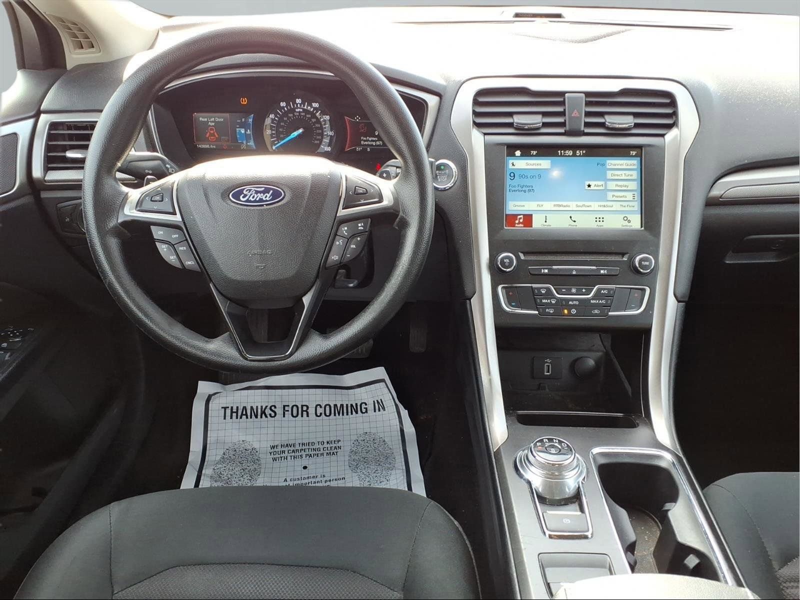 Used 2018 Ford Fusion SE w/ Fusion SE Technology Package image 4