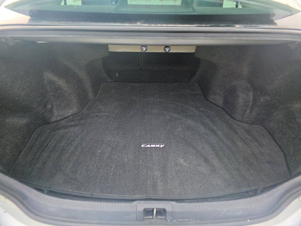 Used 2015 Toyota Camry SE w/ Moonroof Package FWD image 30