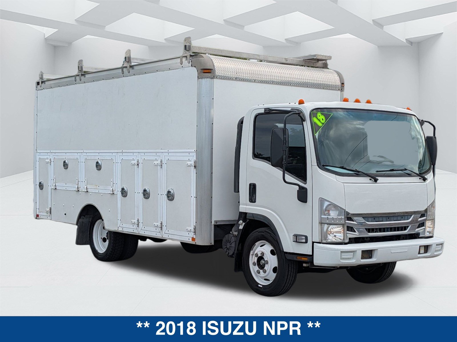 Used 2018 Isuzu NPR RWD image 4