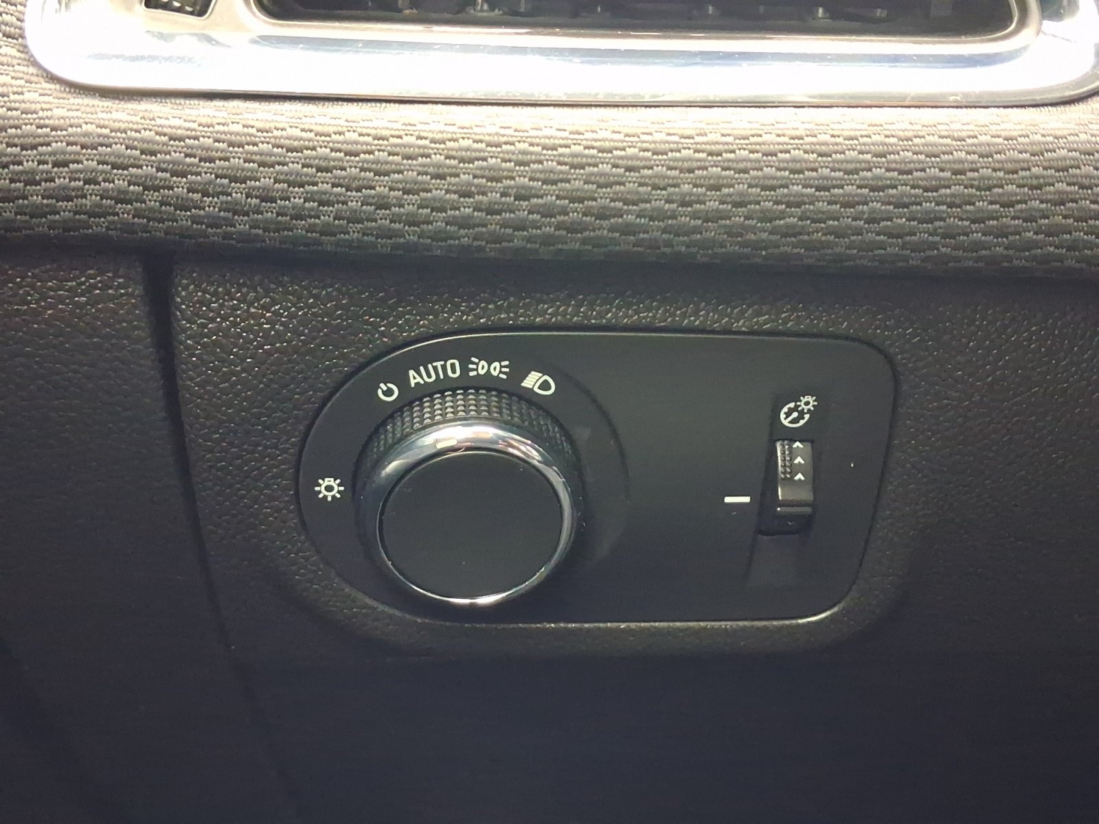Used 2019 Chevrolet Cruze LT w/ Convenience Package FWD image 28
