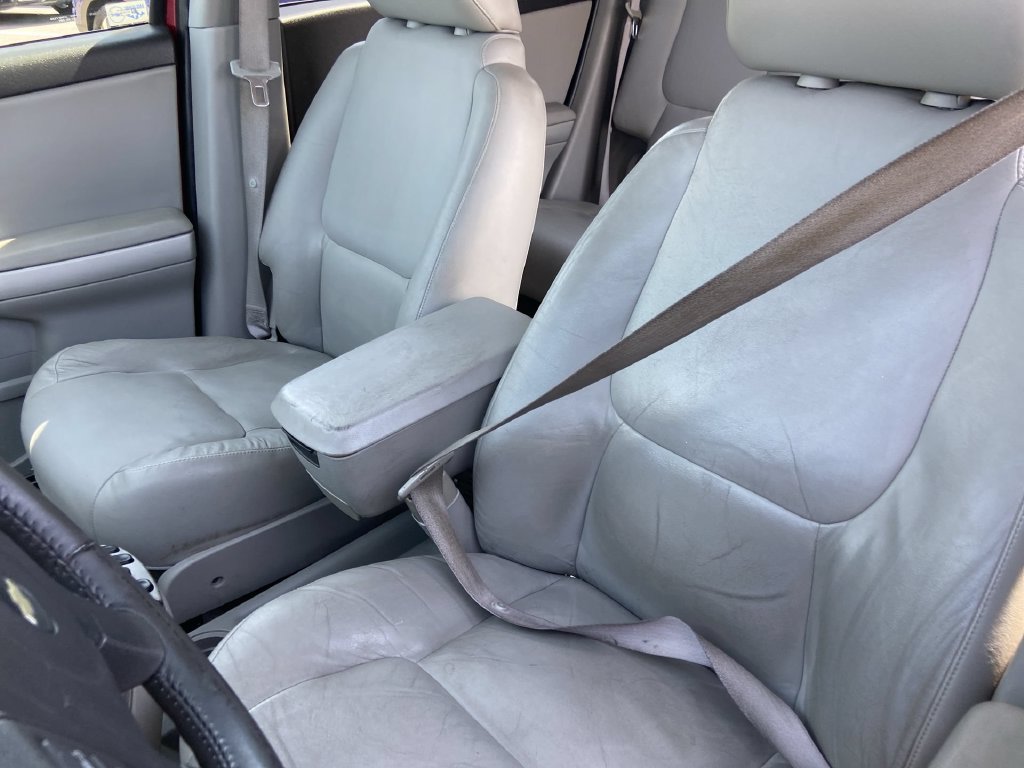 Used 2005 Chevrolet Equinox LT w/ Preferred Equipment Group AWD/4WD image 13