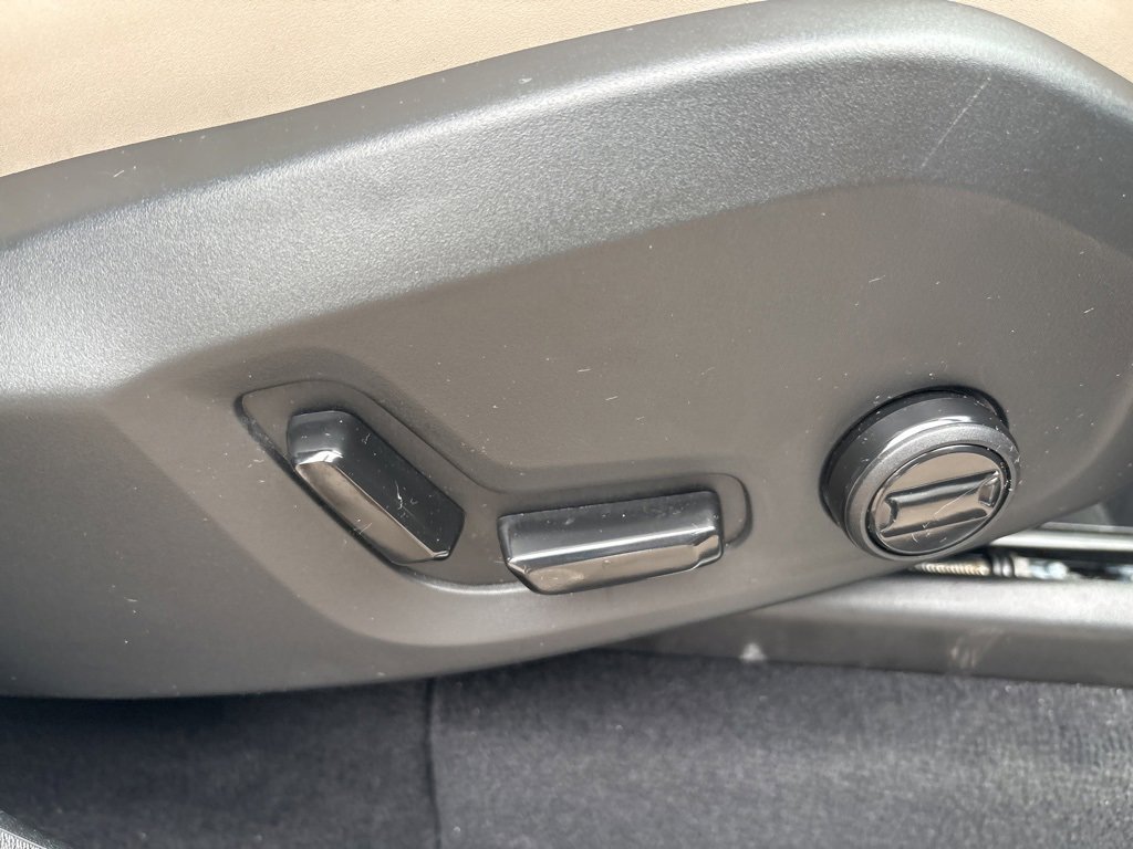 Certified 2025 Volvo XC90 B6 Plus image 43