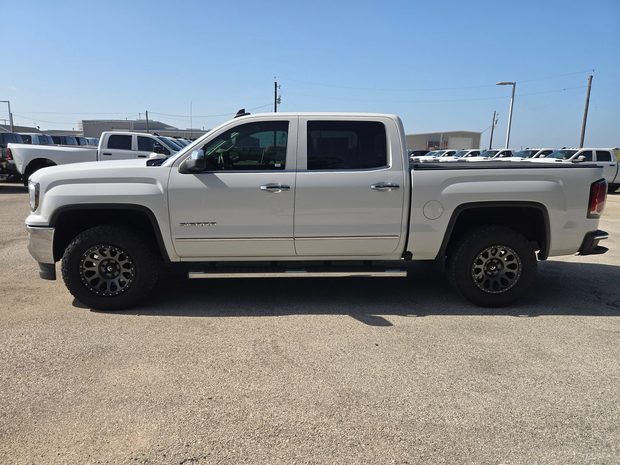 Used 2018 GMC Sierra 1500 SLT w/ Enhanced Driver Alert Package RWD image 6