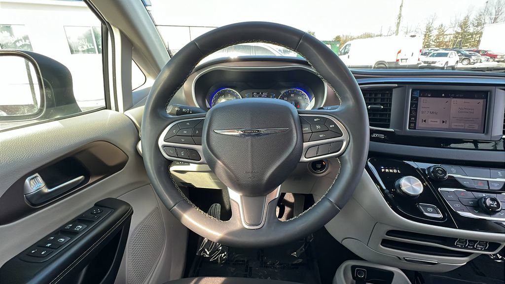 Used 2023 Chrysler Voyager LX image 22