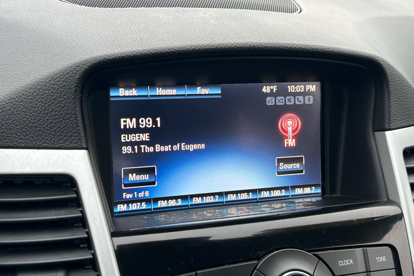 Used 2016 Chevrolet Cruze LT w/ Technology Package image 16