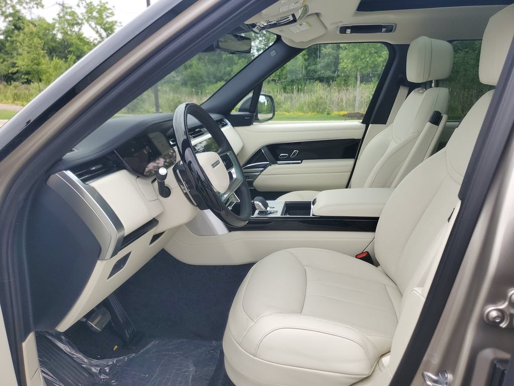 New 2026 Land Rover Range Rover Long Wheelbase SE AWD/4WD image 12