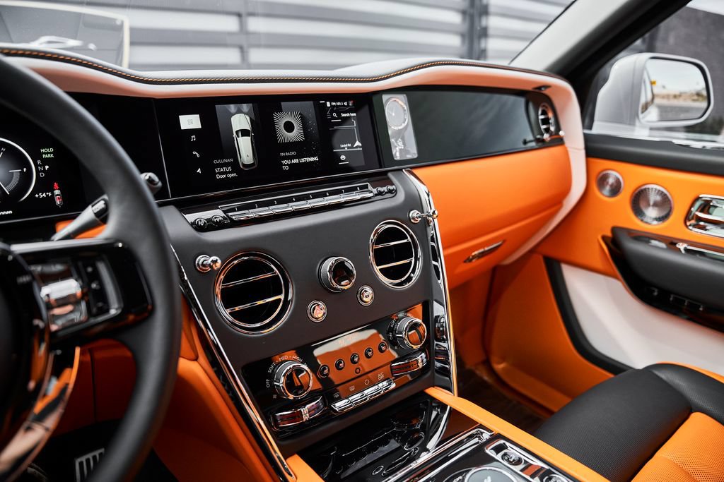 Used 2025 Rolls-Royce Cullinan AWD/4WD image 75
