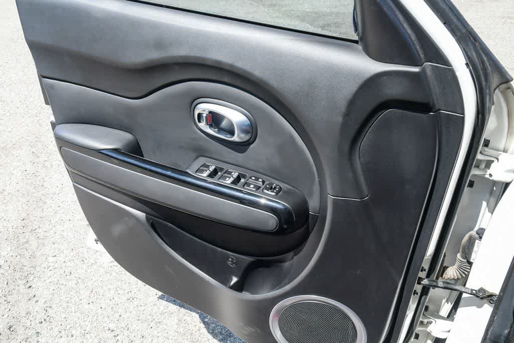 Used 2018 Kia Soul ! FWD image 24