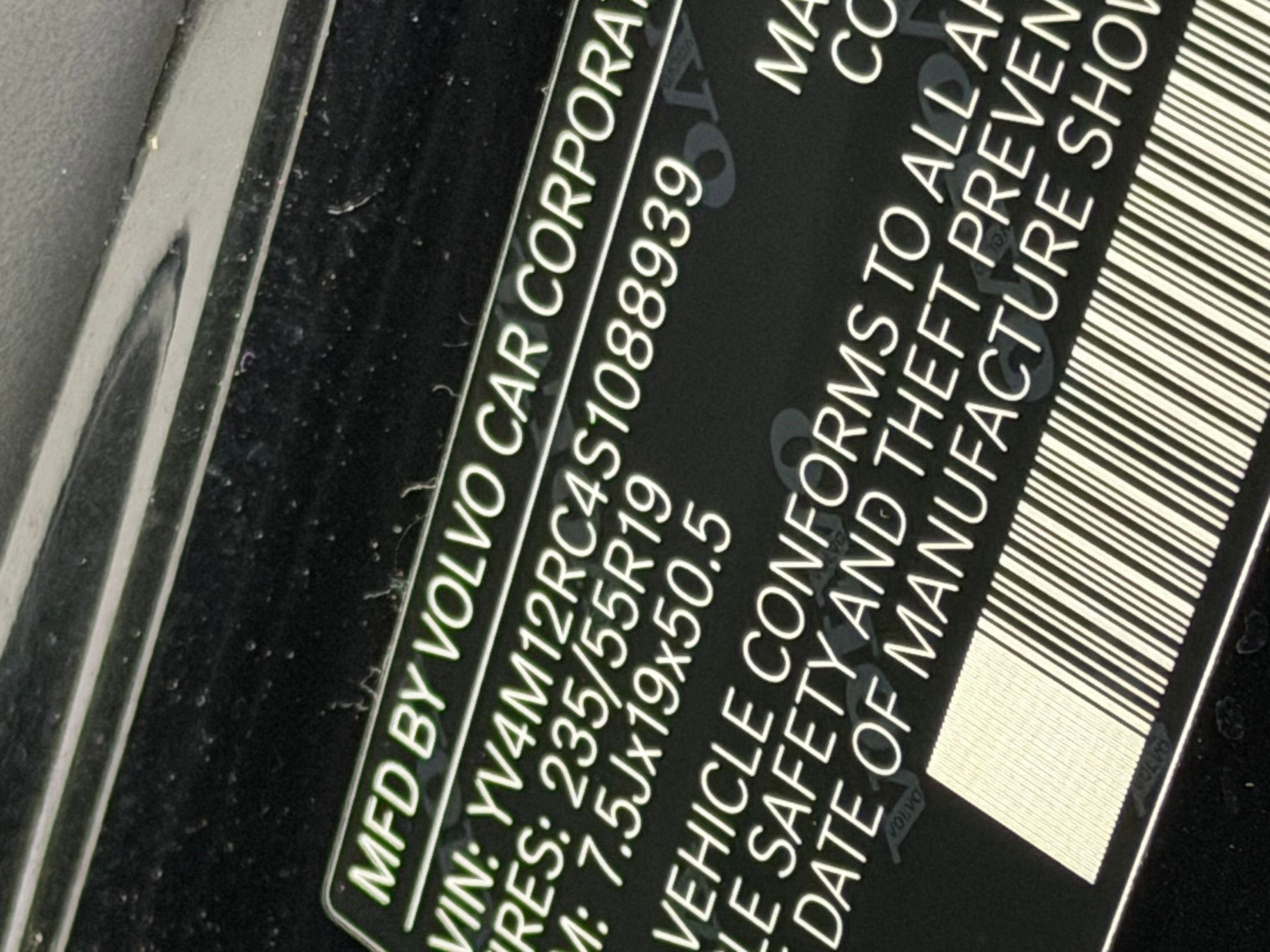 Used 2025 Volvo XC60 B5 Plus image 23