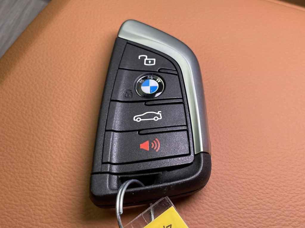 New 2026 BMW 330i xDrive Sedan w/ Convenience Package AWD/4WD image 38