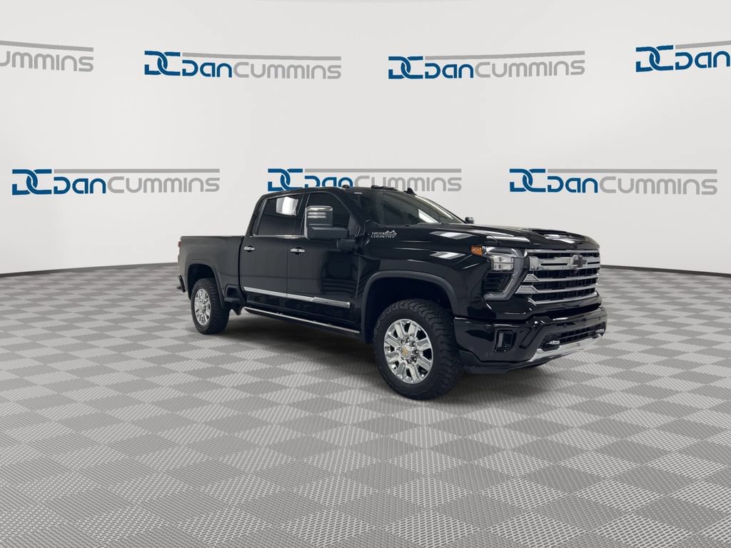 Used 2024 Chevrolet Silverado 2500 High Country w/ Technology Package AWD/4WD image 2