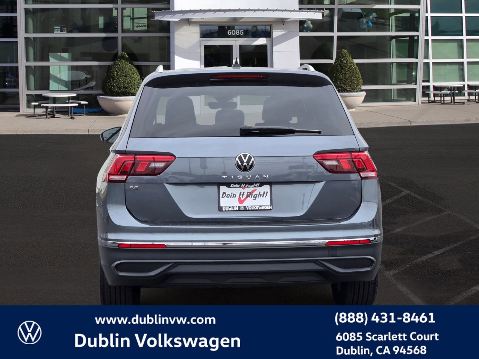 Certified 2023 Volkswagen Tiguan SE w/ Panoramic Sunroof Package FWD image 5