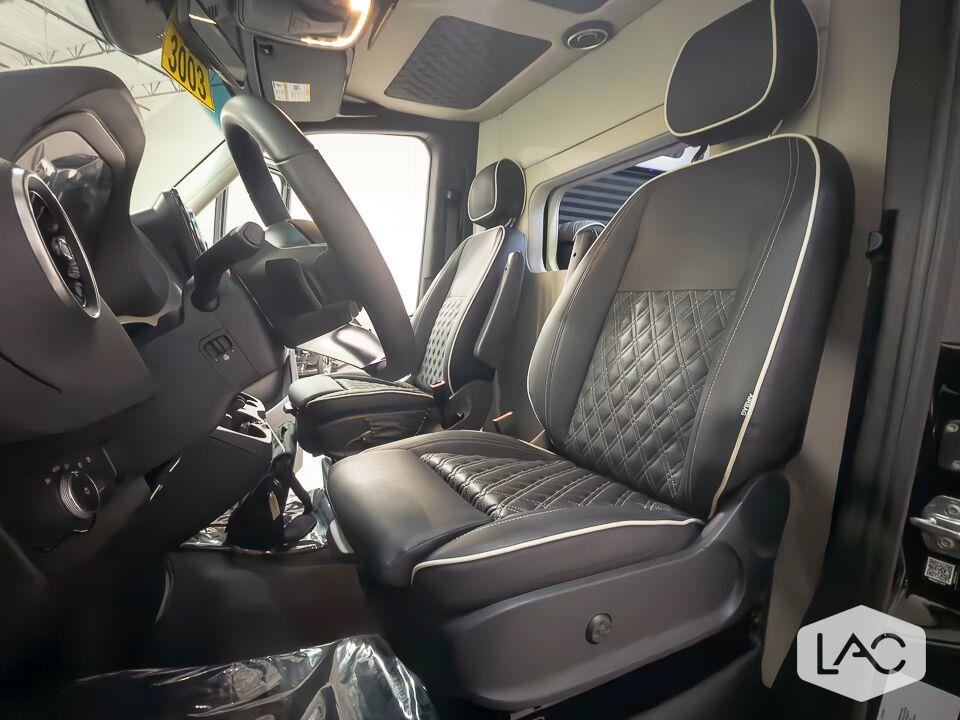 Used 2025 Mercedes-Benz Sprinter 3500 image 32