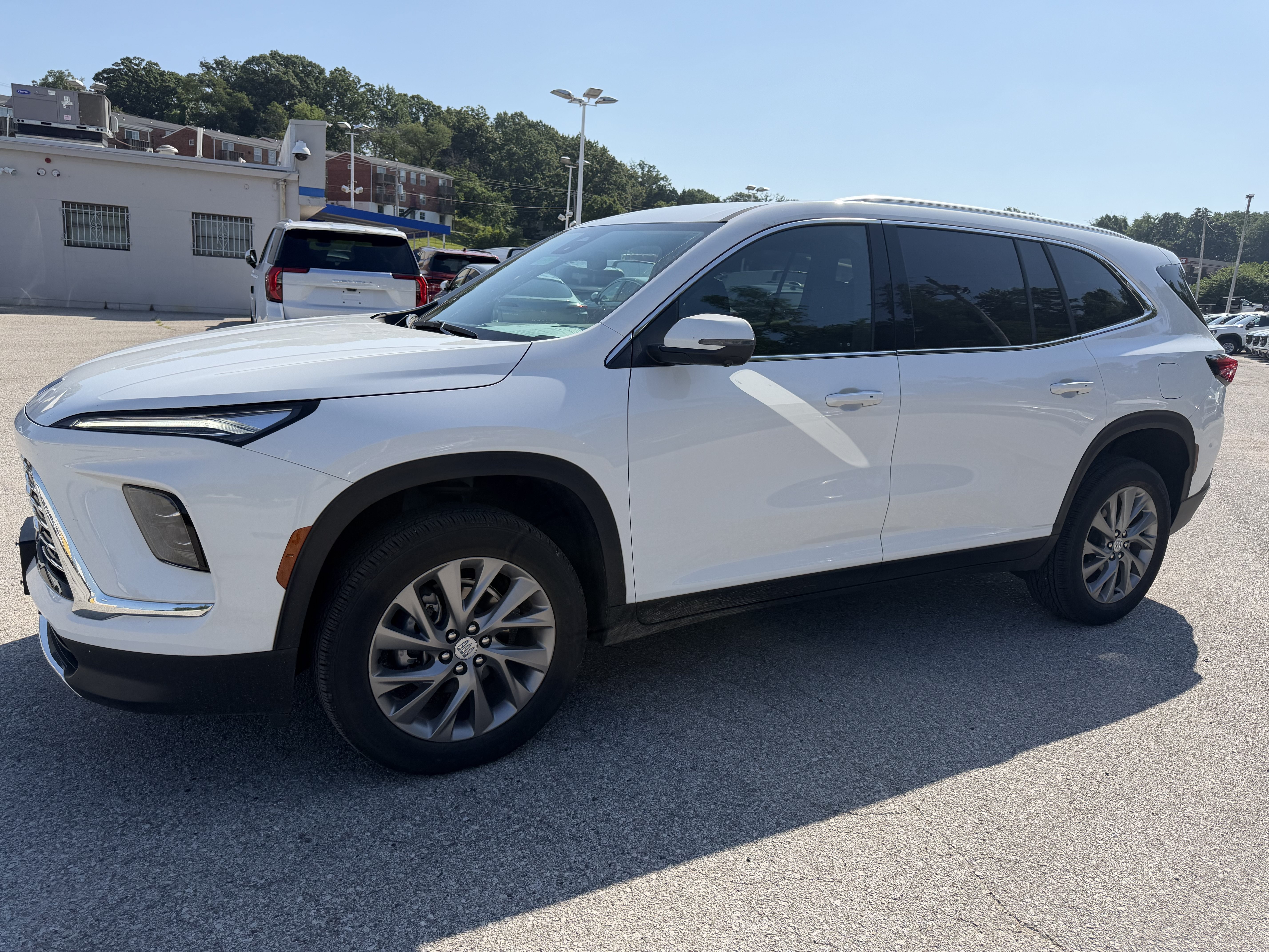 Used 2025 Buick Enclave Preferred FWD image 3