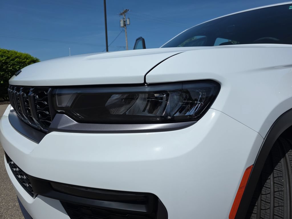New 2026 Jeep Grand Cherokee L Limited w/ Limited Altitude Package AWD/4WD image 35