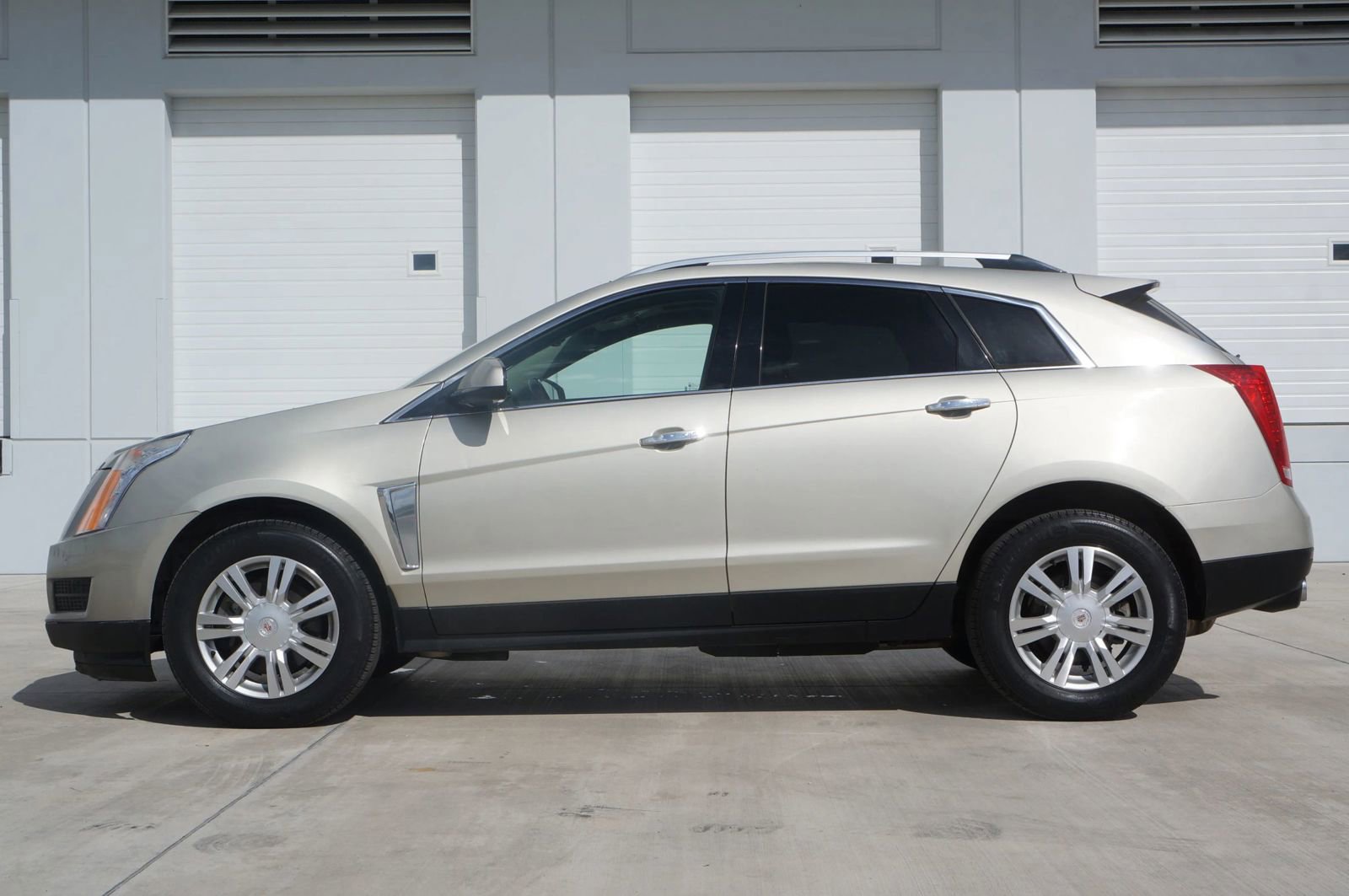 Used 2016 Cadillac SRX Luxury w/ Driver Awareness Package image 8