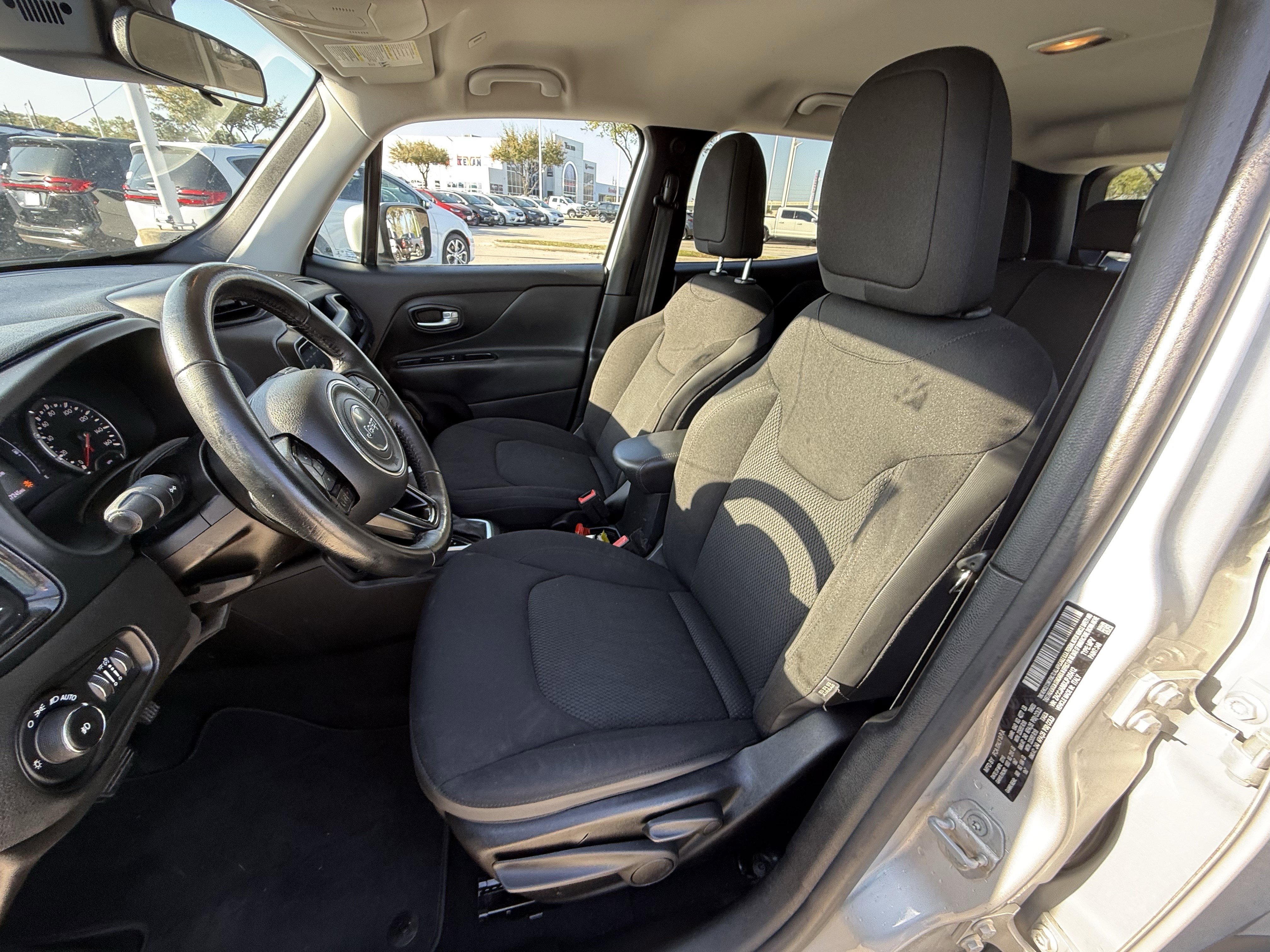 Used 2018 Jeep Renegade Altitude image 27