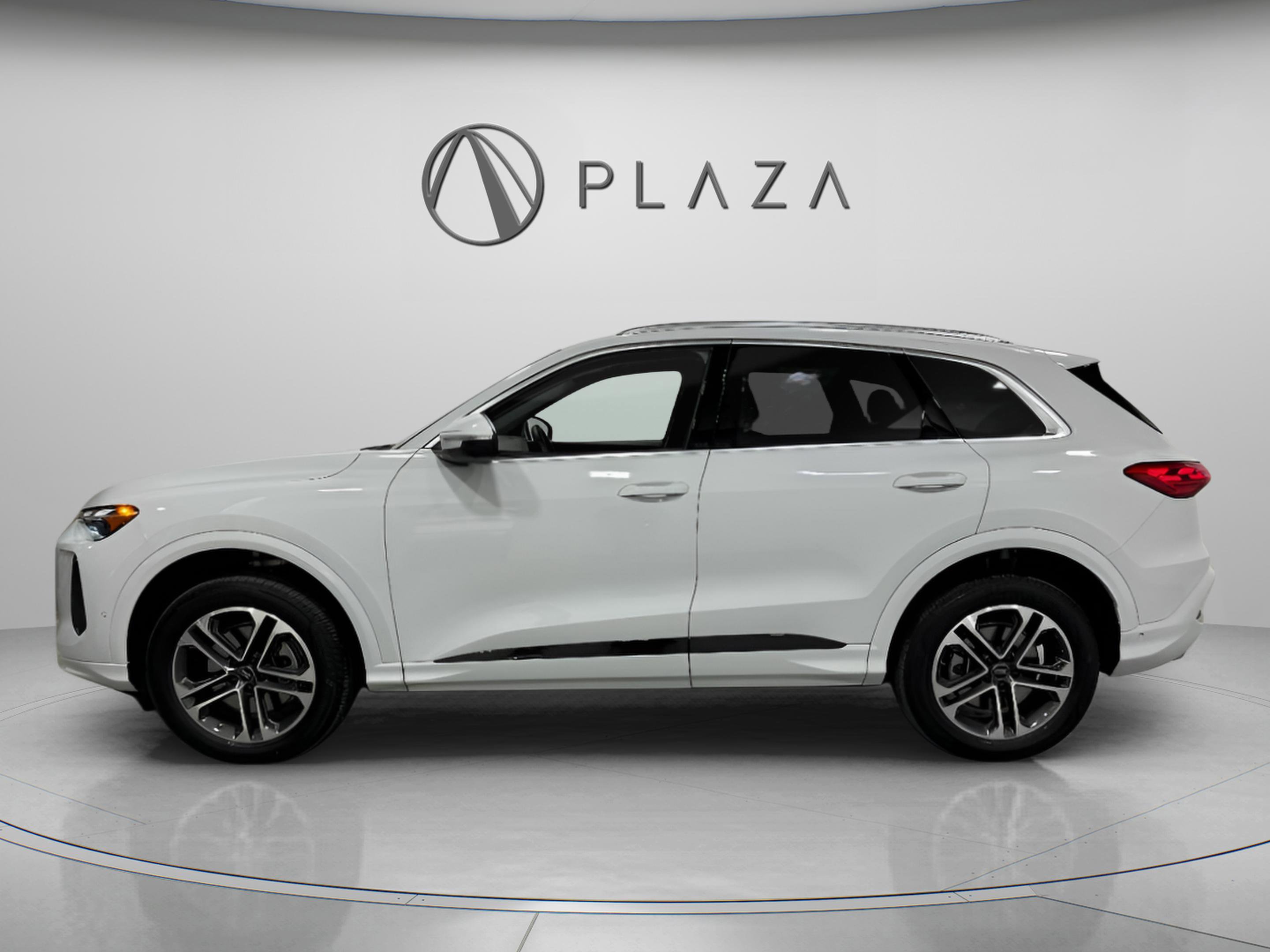 Certified 2025 Audi Q5 Premium w/ Convenience Package image 2